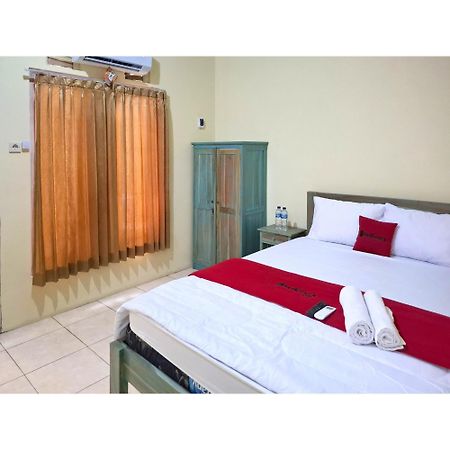 Reddoorz Near Alun Alun Jepara Kesembu Exterior photo