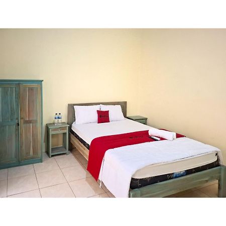 Reddoorz Near Alun Alun Jepara Kesembu Exterior photo